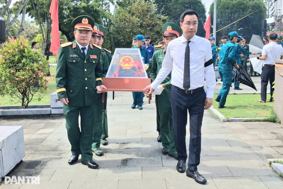岘港军方征集1968年春节战役烈士安葬信息 · 报道配图