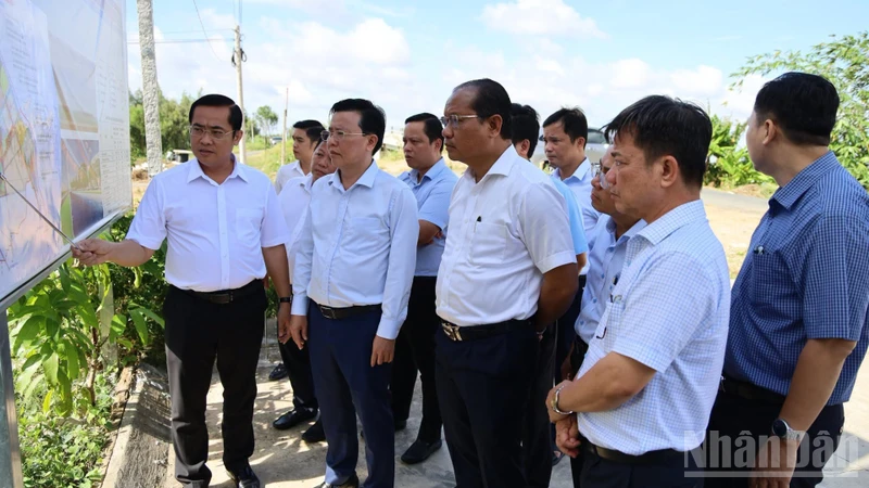 西宁省以征地攻坚检验干部学习胡志明与廉洁党建成效 · 报道配图