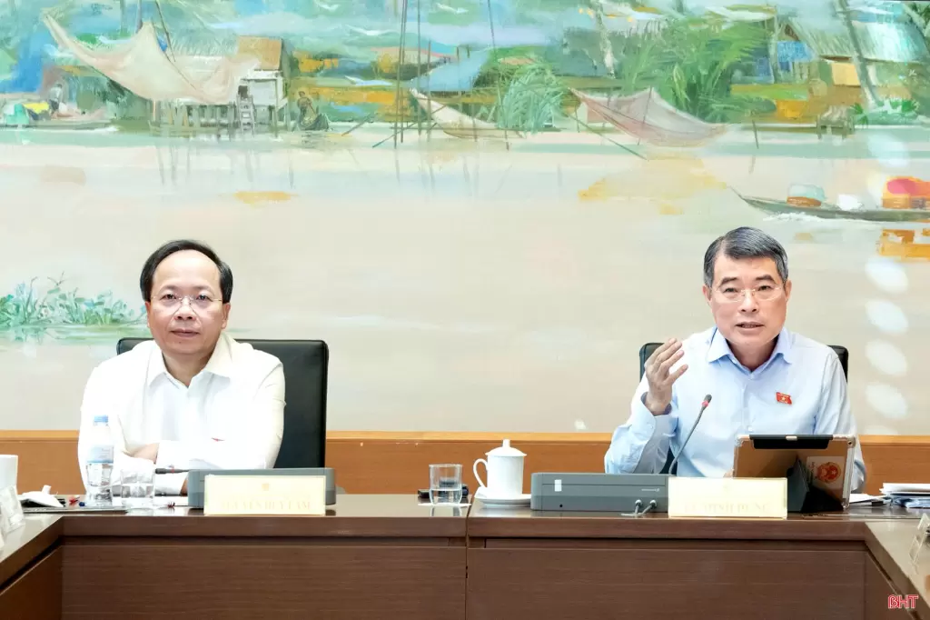 越南国会分组讨论2027年预算与增长目标 · 报道配图