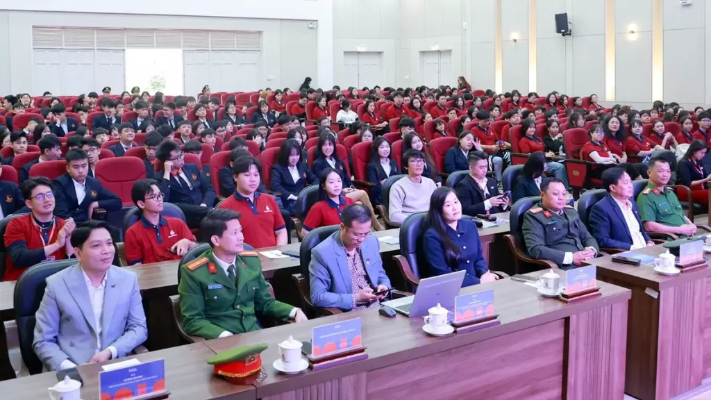 林同省启动未成年人网络安全宣传活动,覆盖四所学校约五千人 · 报道配图