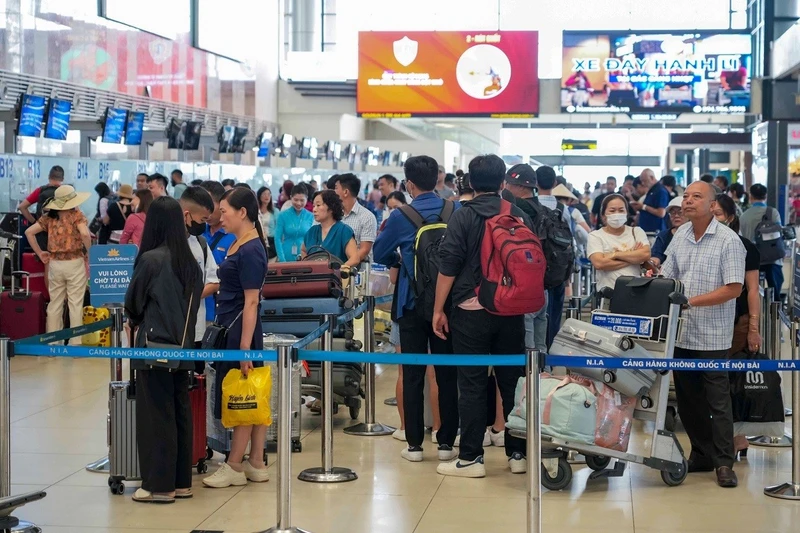 越南民航局要求各航空口岸加強監測防範埃博拉輸入 · 報道配圖