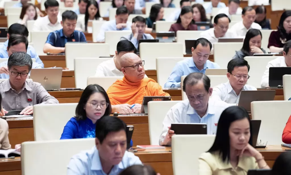 越南国会审议收养法修订草案，拟由政府匹配养父母与儿童 · 报道配图