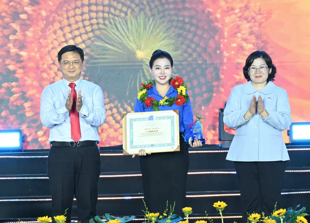 胡志明市青联会举行成立70周年纪念活动 · 报道配图