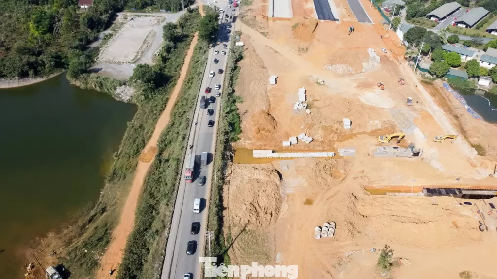 河內副市長要求升龍大道至和平道路項目進度與質量並重 · 報道配圖