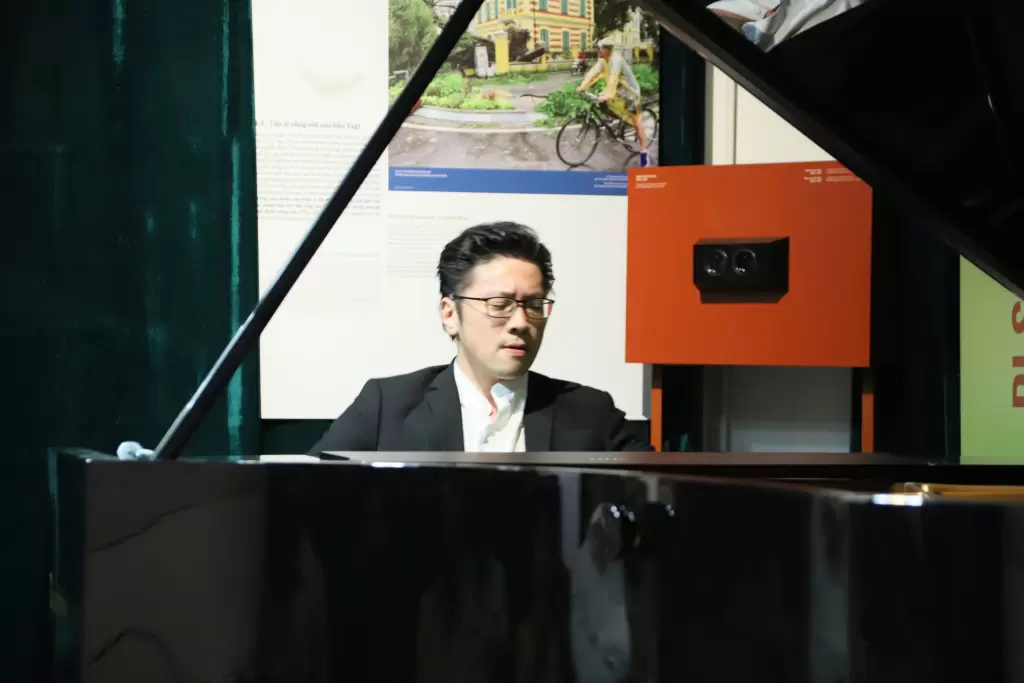 河内南门坊在陈兴道街49号别墅直播遗产音乐节目 · 报道配图