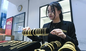 10月18日上午越南国内金价走势与国际金价相反 · 报道配图