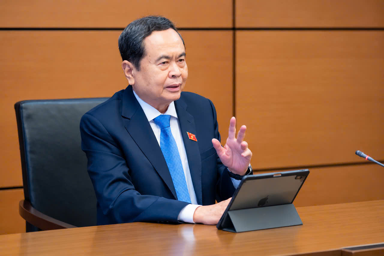 越南国会主席要求坚决替换推诿避责、不完成任务的干部 · 报道配图