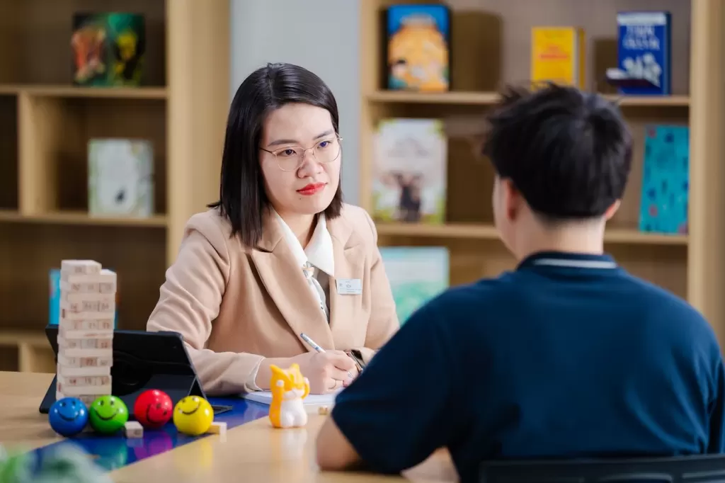 Vinschool学校心理专家网络支持学生