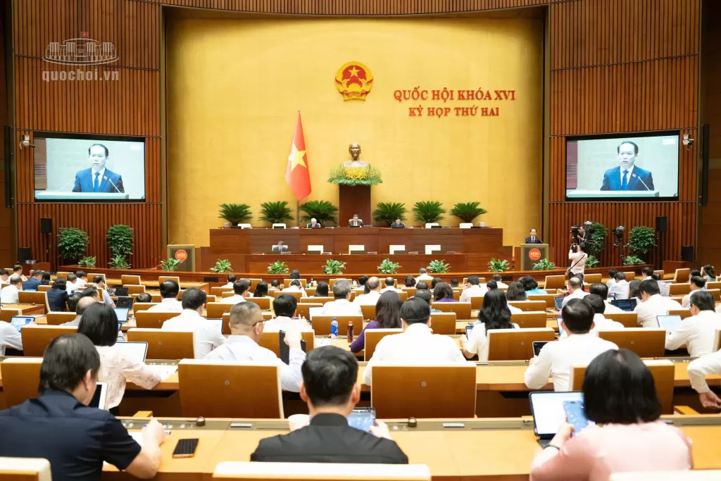 越南国会审议收养法修订草案，拟收紧收养条件 · 报道配图