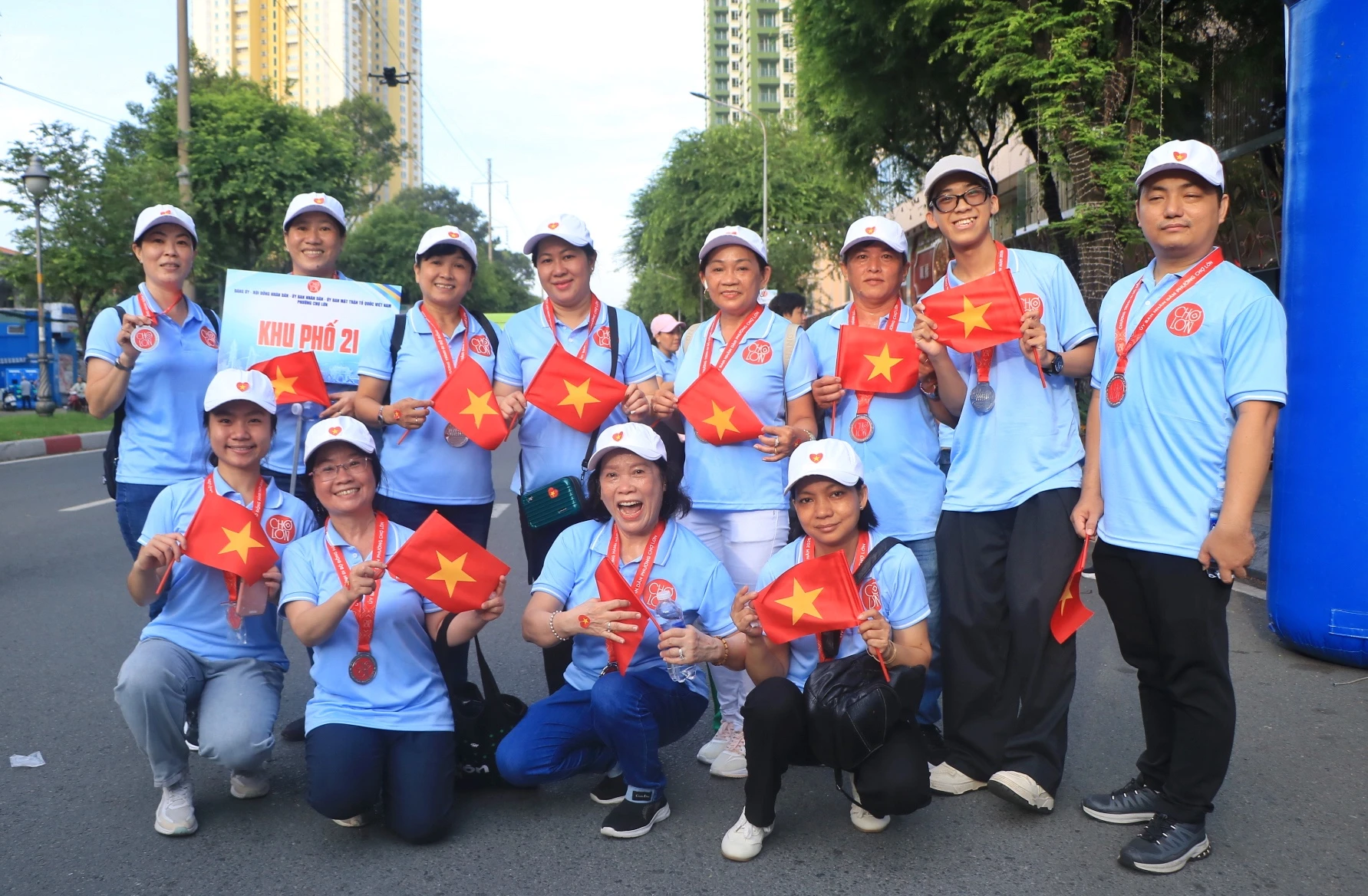 胡志明市堤岸坊舉行2026同行步行活動 逾1700人參加 · 報道配圖