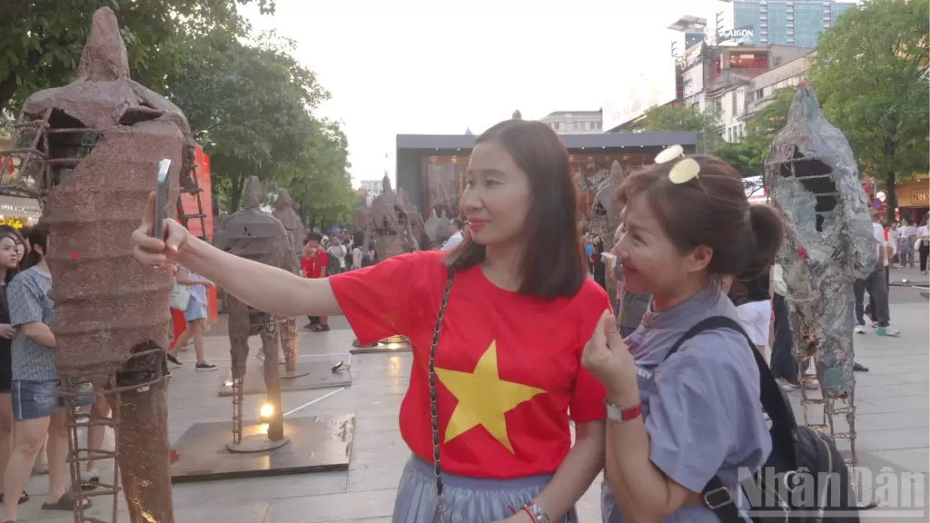胡志明市启动社区摄影赛,征集城市记忆影像 · 报道配图