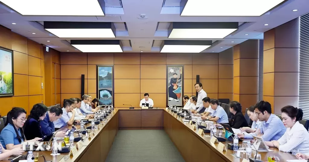 越南国会分组讨论2027年经济社会计划与预算安排