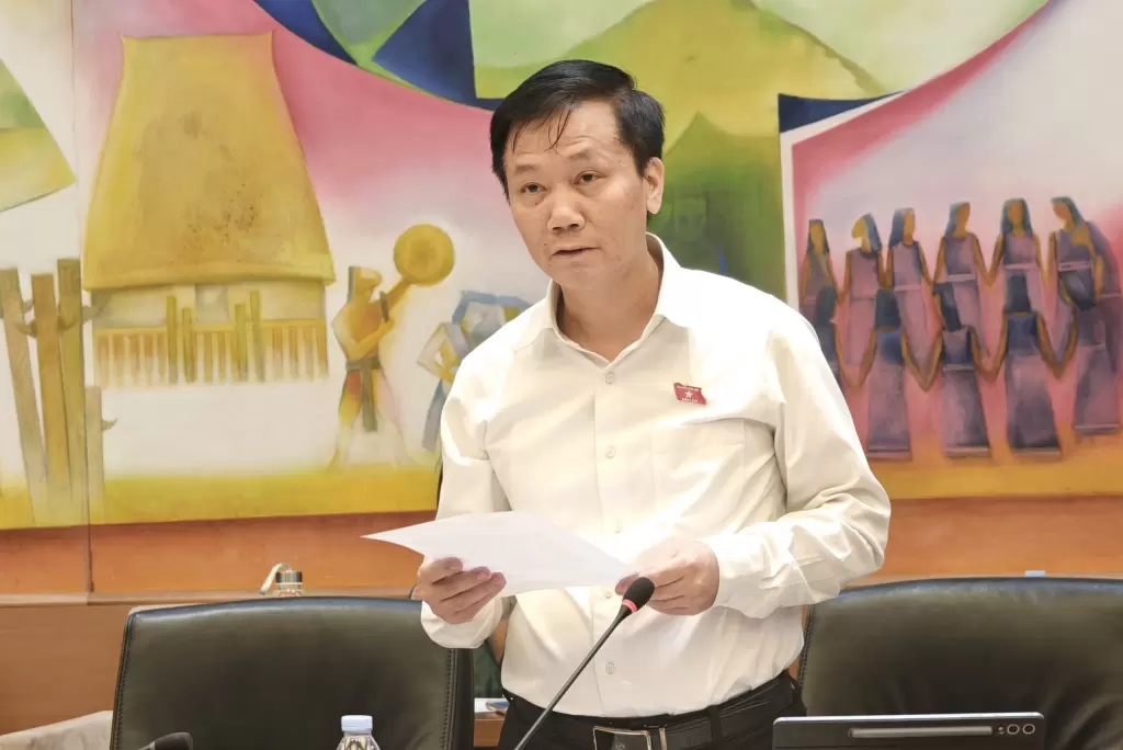 越南国会代表讨论基层医疗人力不足与医保衔接问题 · 报道配图