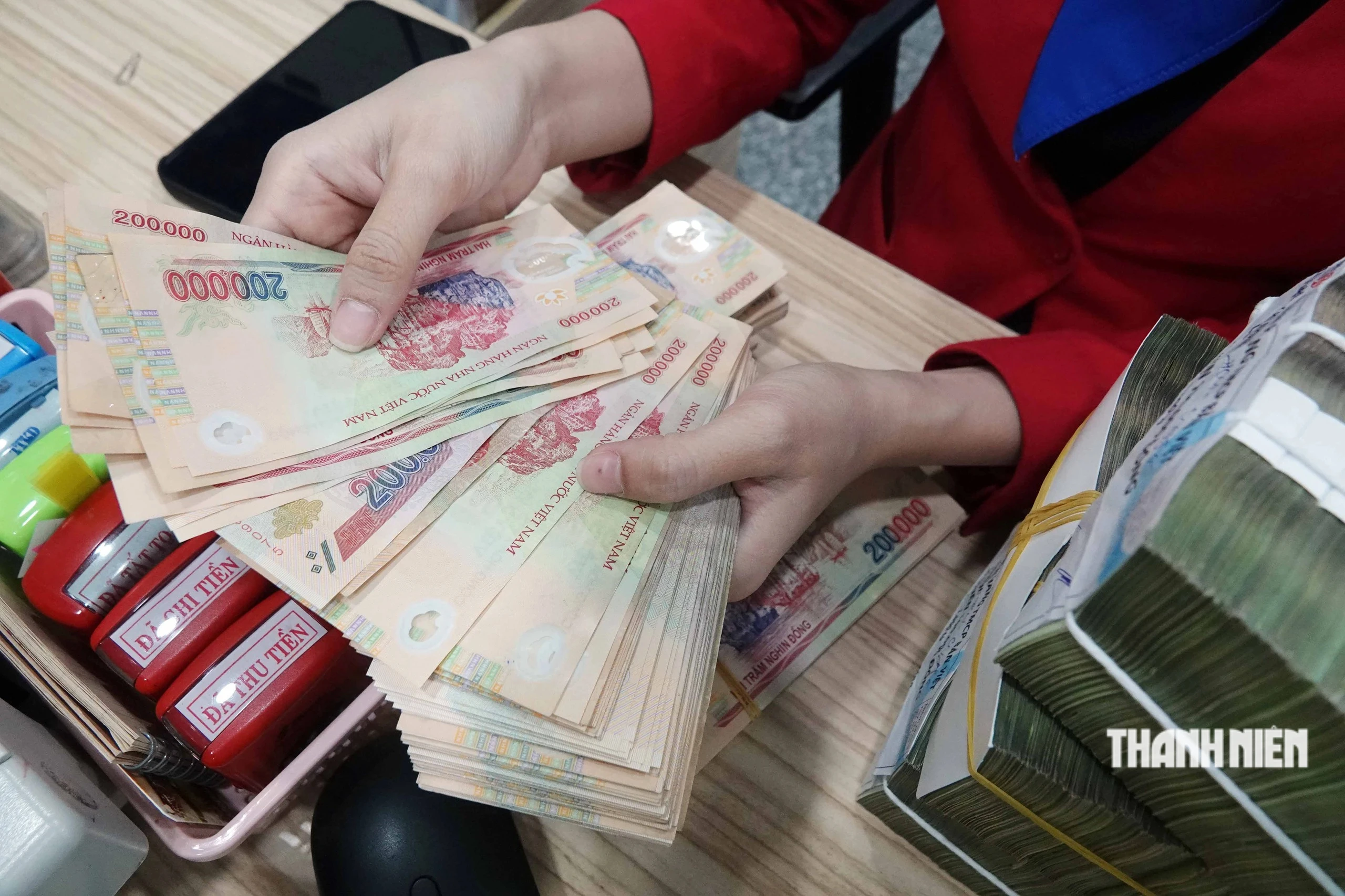 越南國家銀行要求各銀行下調存款利率0.5%、貸款利率1.5%至2% · 報道配圖