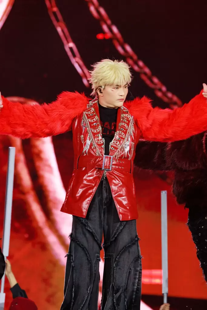 BIGBANG河內演唱會官方周邊開售 粉絲排隊數百米 · 報道配圖