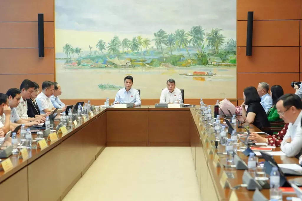 越南国会审议资产拍卖法修订草案，拟提高土地拍卖保证金 · 报道配图