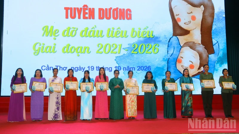 芹苴市与历届妇联干部对话,并表彰“爱心妈妈”典型 · 报道配图