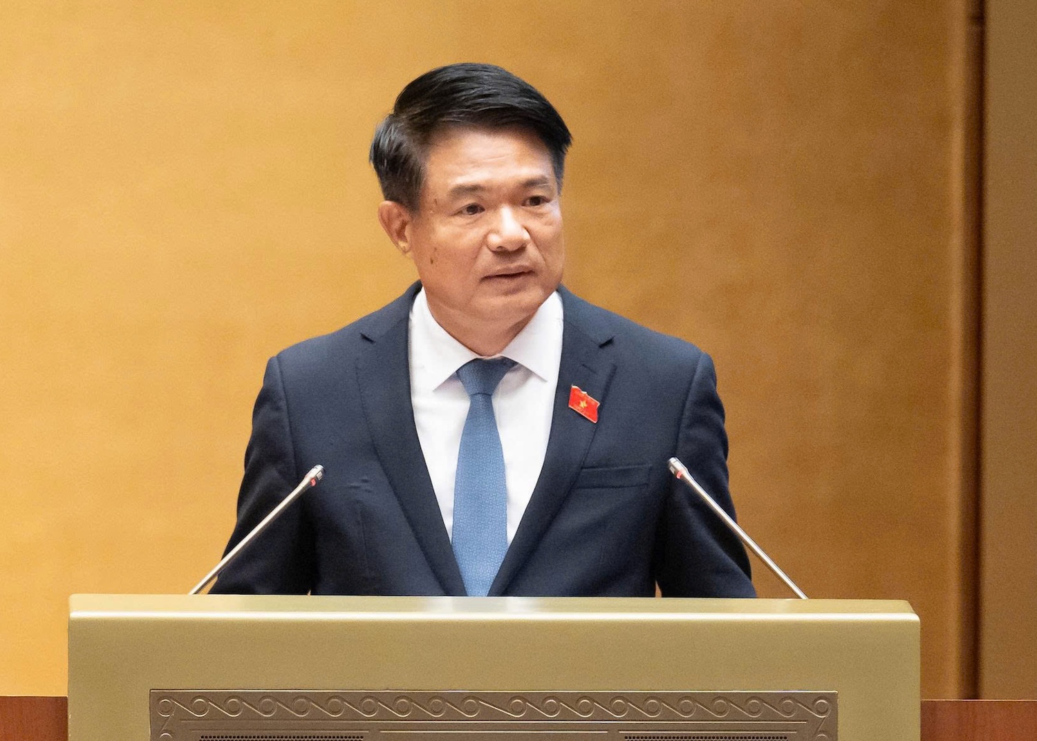 向国会提交关于对洗钱、腐败、经济犯罪实行不经定罪追缴资产机制的建议