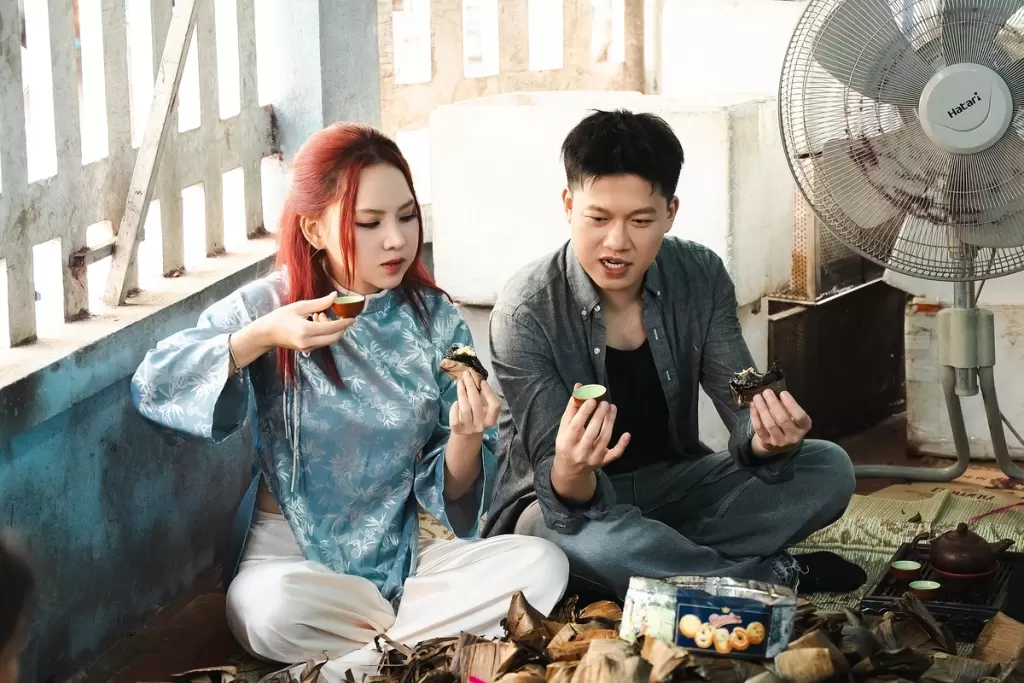 吴兰香与Han Sara在《Sao Chọn》第四集做鳗鱼粥、包艾糍 · 报道配图