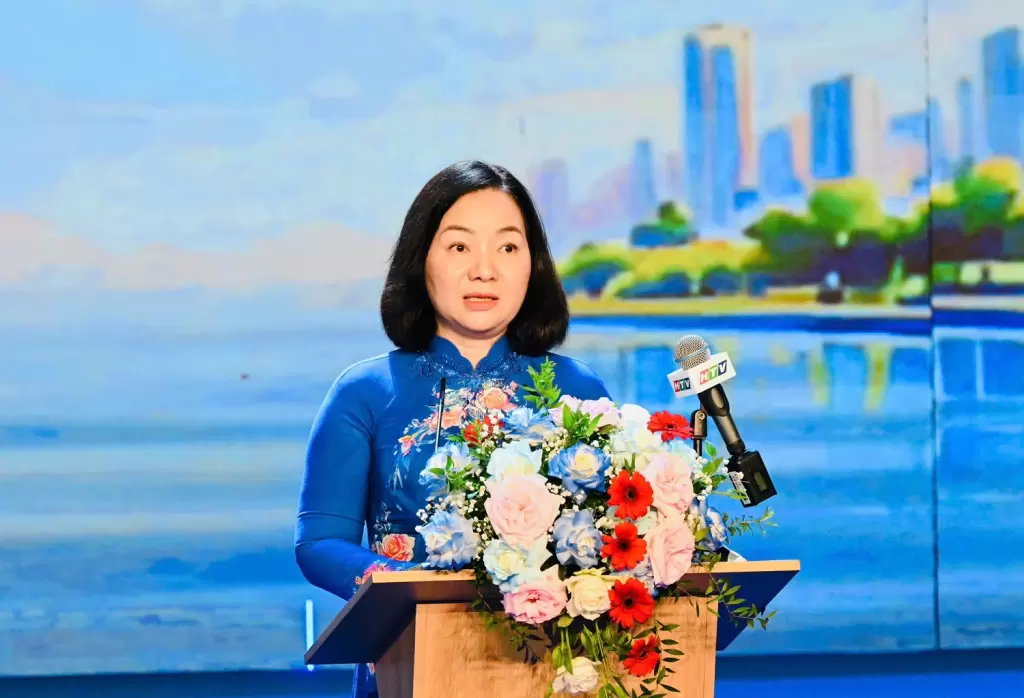 张氏碧幸在活动上发言