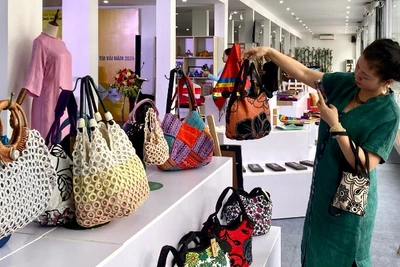 河内20家企业赴香港参展推广手工艺品 · 报道配图