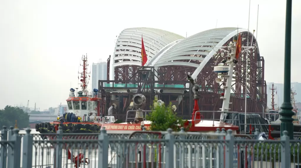 西贡河步行桥抵达白藤码头，准备合龙——图4。
