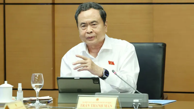 越南国会审议资产拍卖法修订草案,拟提高土地拍卖保证金比例 · 报道配图