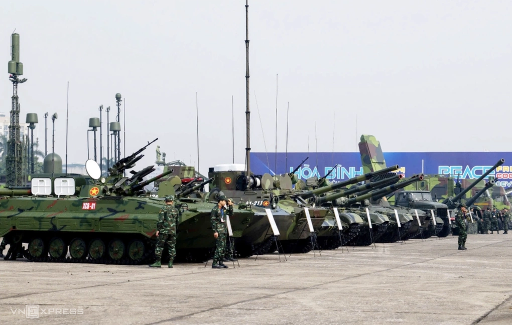 越南人民軍裝備、器材在河內2024年國際防務展上展出。