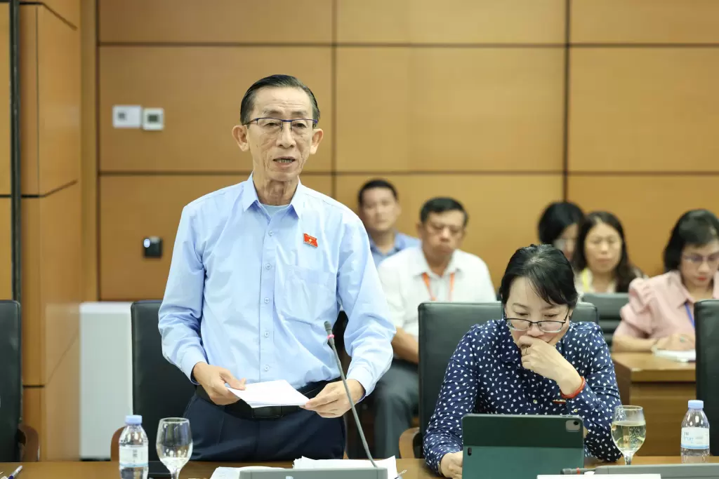 越南国会分组讨论经济,代表建议盘活国企与民间资金冲刺两位数增长 · 报道配图