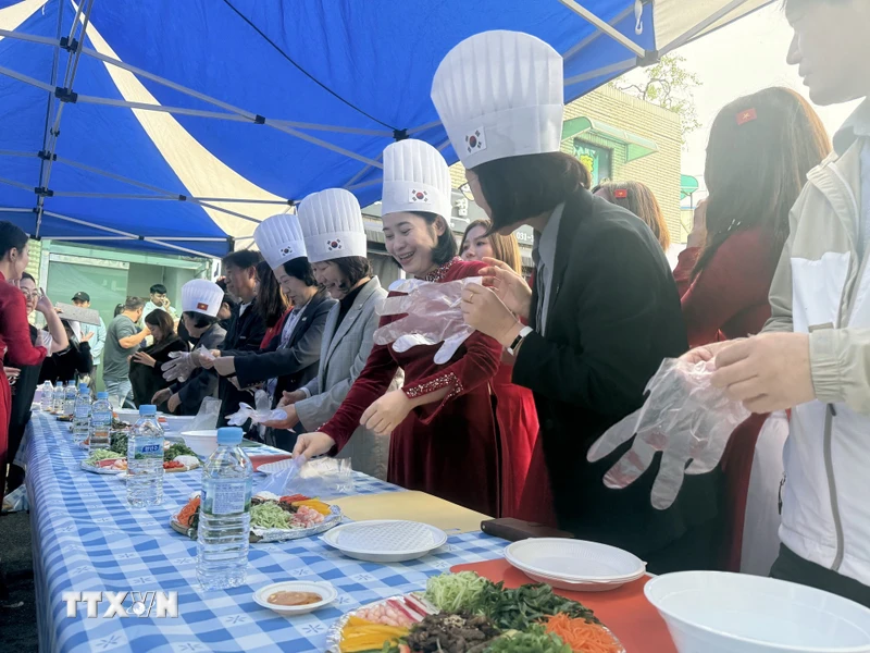第三届世界饮食文化节在韩国华城举行,越南饮食文化为主题 · 报道配图