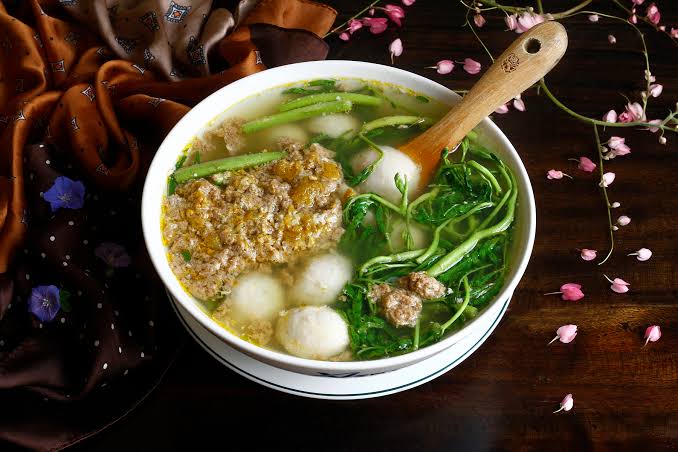 越南益智節目問螃蟹湯配什麼菜,答案“莧菜”引爭論 · 報道配圖