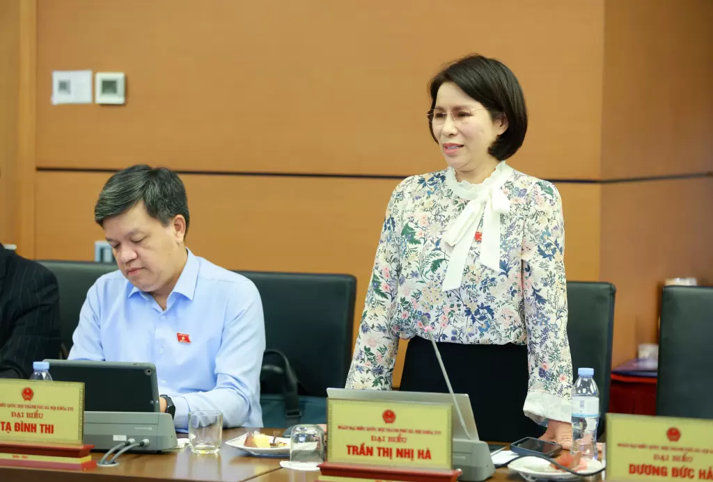 越南国会讨论医保覆盖成效，代表促降低家庭自付医疗费用 · 报道配图
