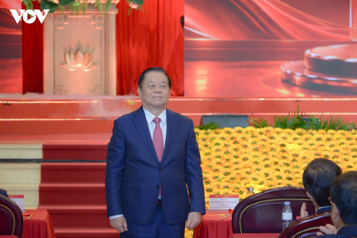 越南第六届建党思想征文比赛颁奖，陈锦秀出席并致辞 · 报道配图