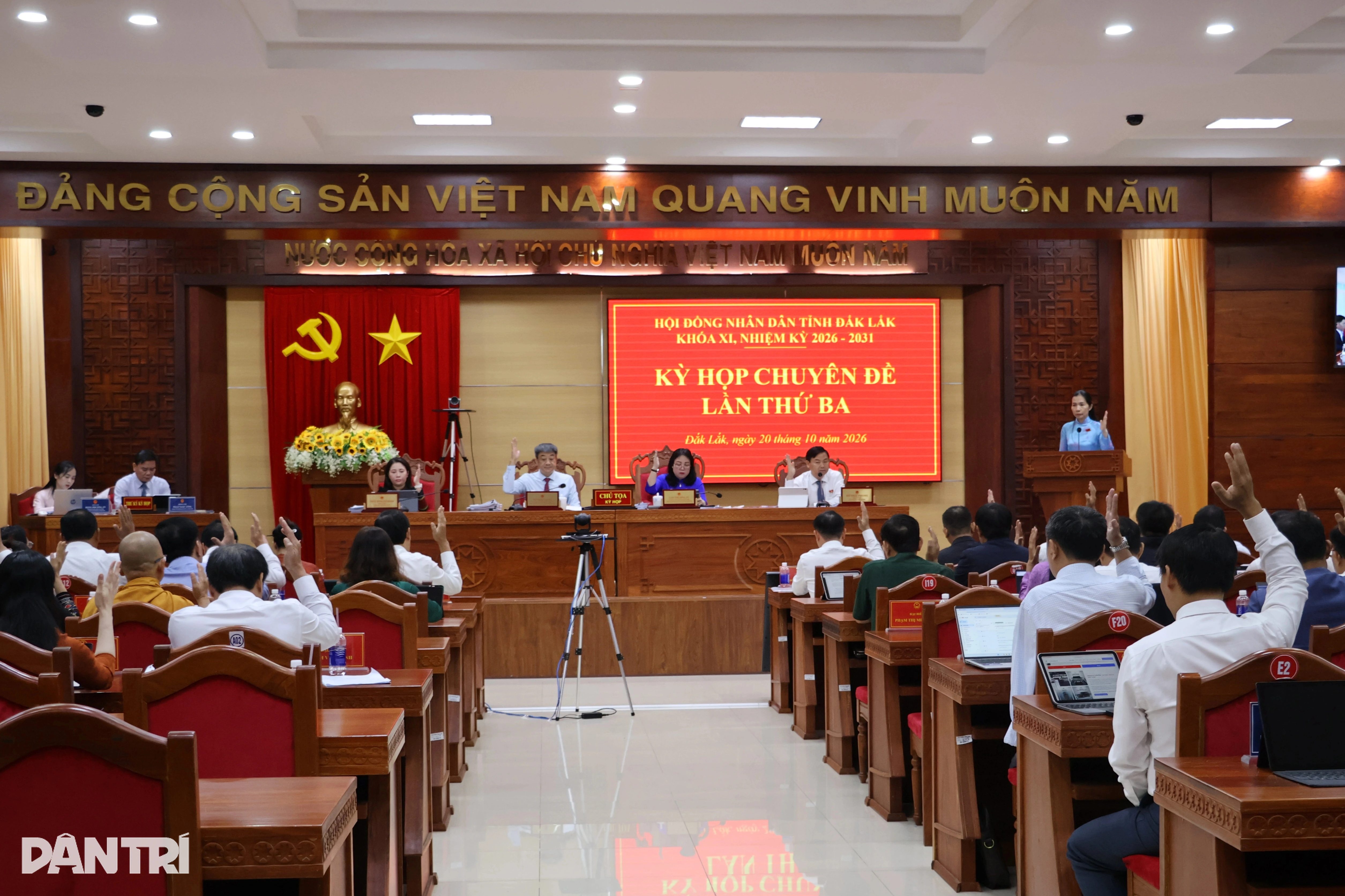 代表们通过关于得乐省吸引、支持培训和人力资源发展规定政策的决议