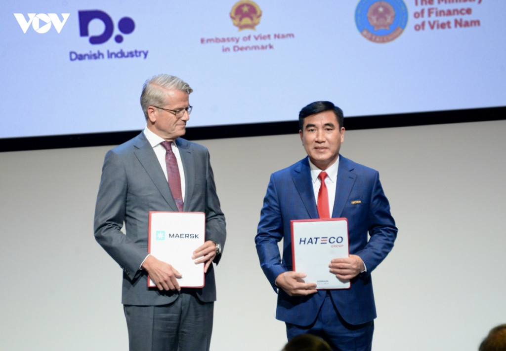 苏林与丹麦国王出席越丹合作文件交接仪式