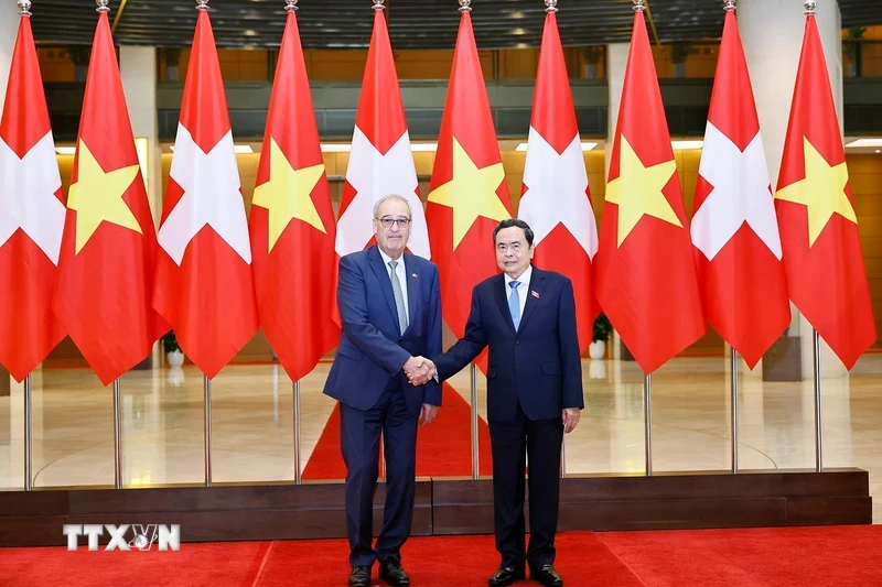 越南国会主席会见瑞士总统,讨论自贸协定与议会合作 · 报道配图