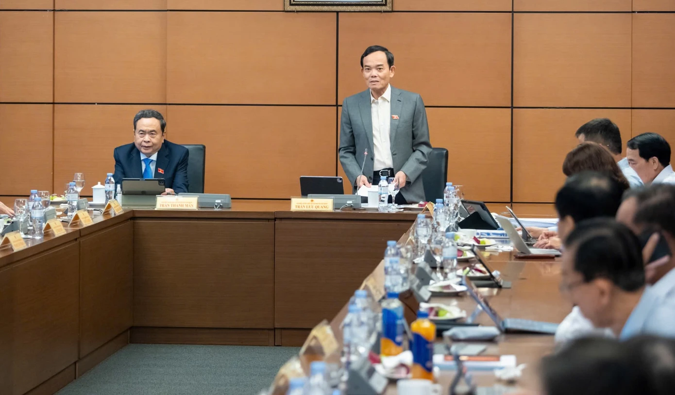 胡志明市鼓励企业11月提前发年终奖以刺激消费 · 报道配图