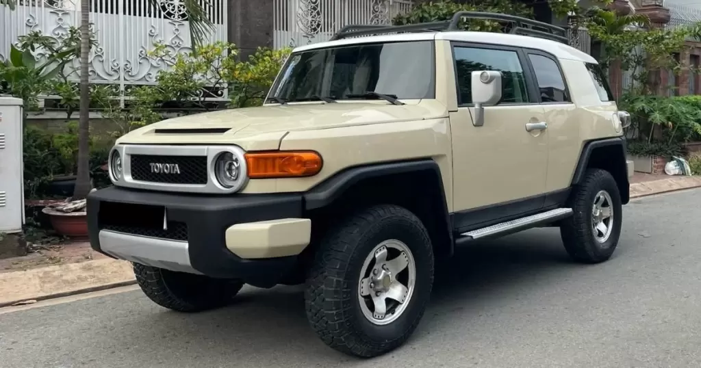 越南一辆2008年丰田FJ Cruiser二手车挂价12亿越南盾