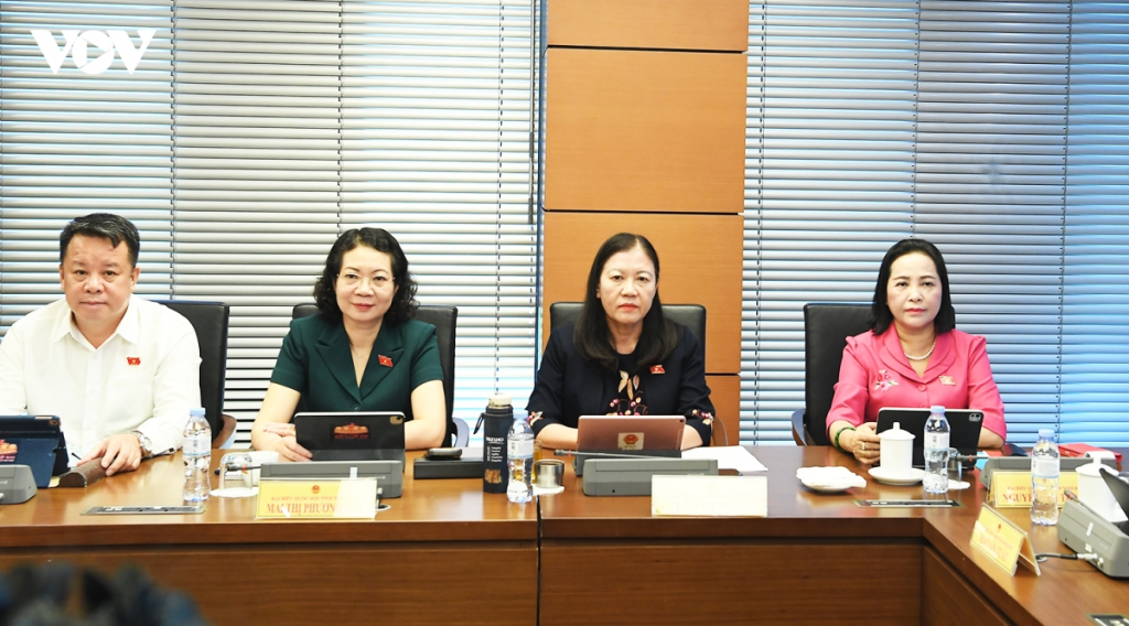 国会代表建议成年养子女应能了解自己的出身