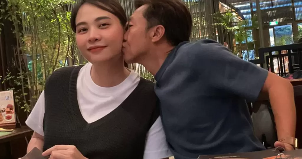 越南商人Cường Đô La曬親吻妻子照片，妻子回應懷孕猜測