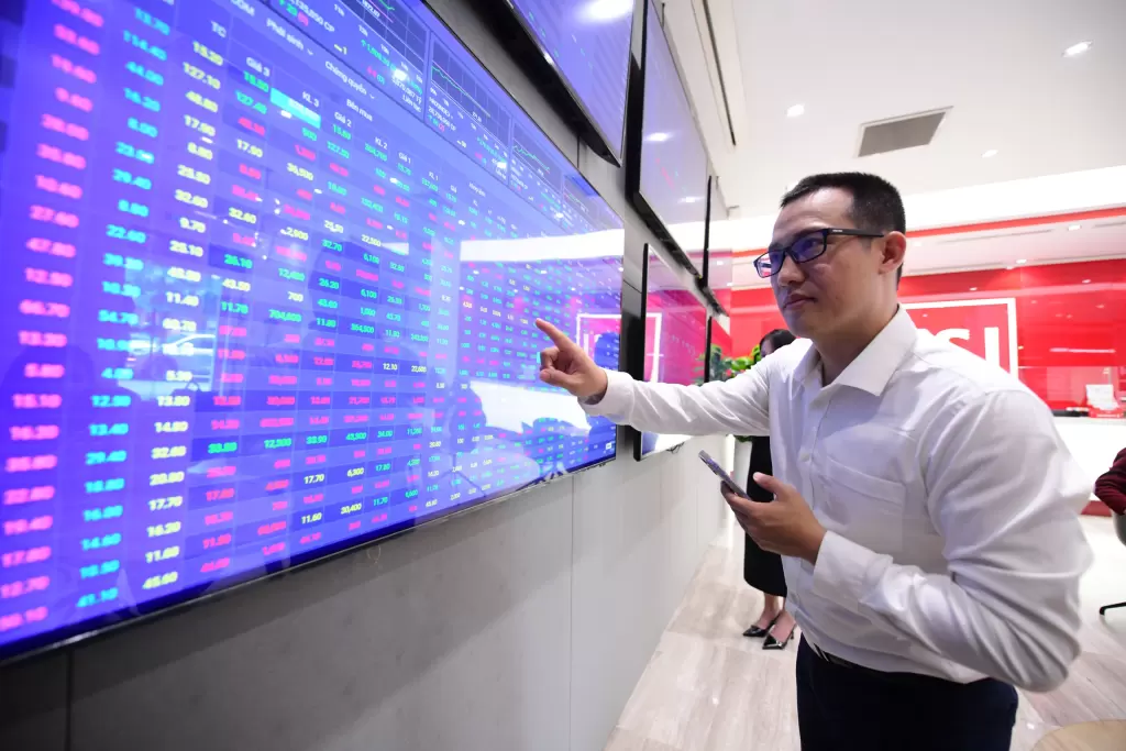 越南股市10月外资净卖出近20万亿盾,VN-Index跌至1698点 · 报道配图