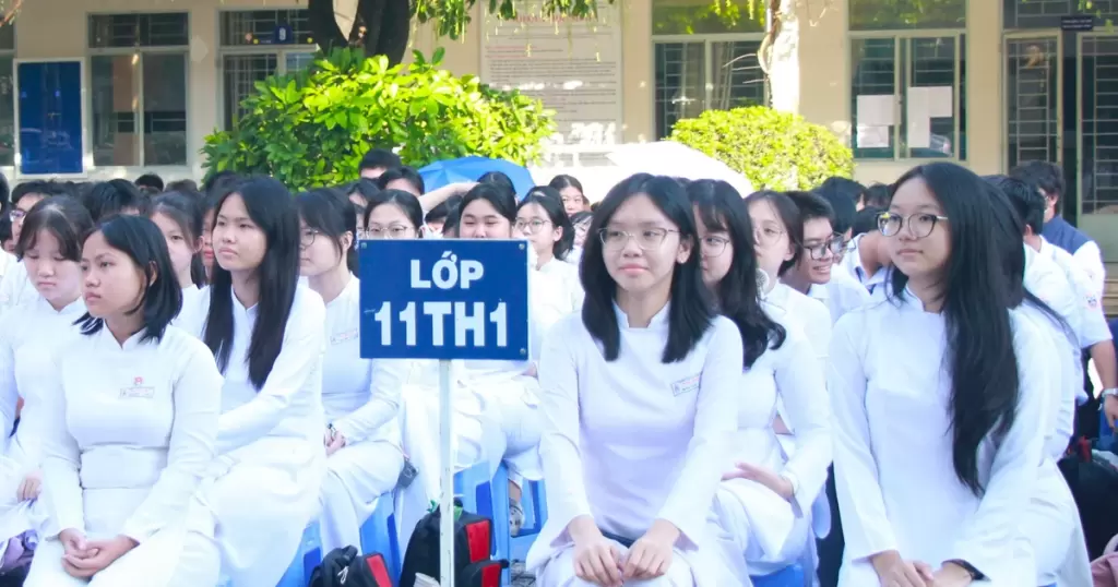 胡志明市学校整合后2462名管理人员转任教师