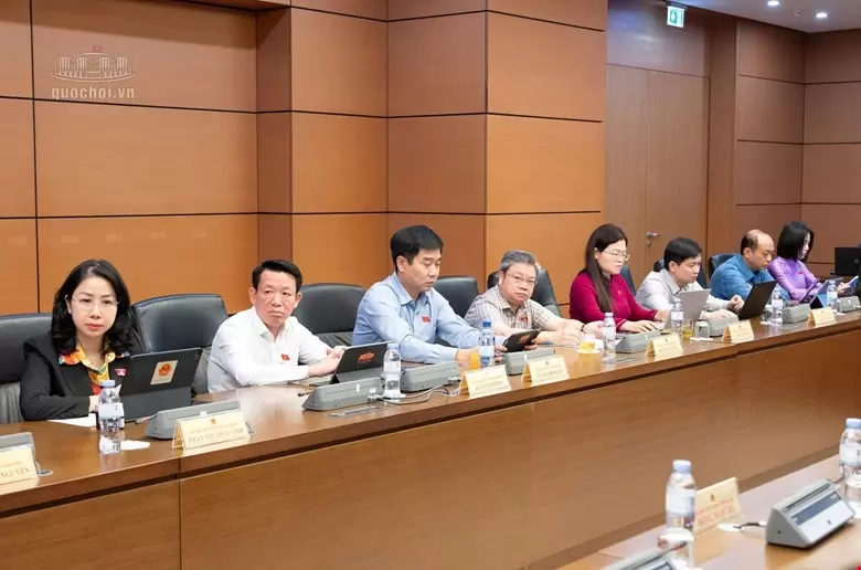 出席讨论会的国会代表