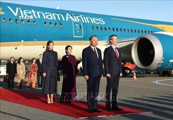 苏林抵达哥本哈根，开始对丹麦国事访问