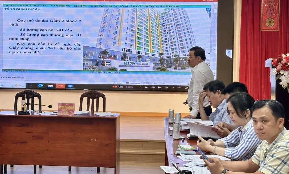 胡志明市工作组称已为349个住房项目疏通产权证办理障碍 · 报道配图