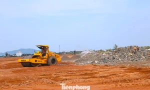 施工15550亿越南盾工业园时发现地下“垃圾山”