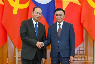 陈锦绣欢迎维莱·拉坎蓬正式访问越南