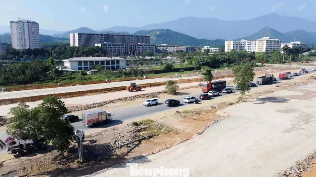 河內副市長要求升龍大道至和平道路項目進度與質量並重 · 報道配圖