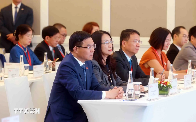 越南与欧洲自由贸易联盟四国在河内签署自贸协定 · 报道配图