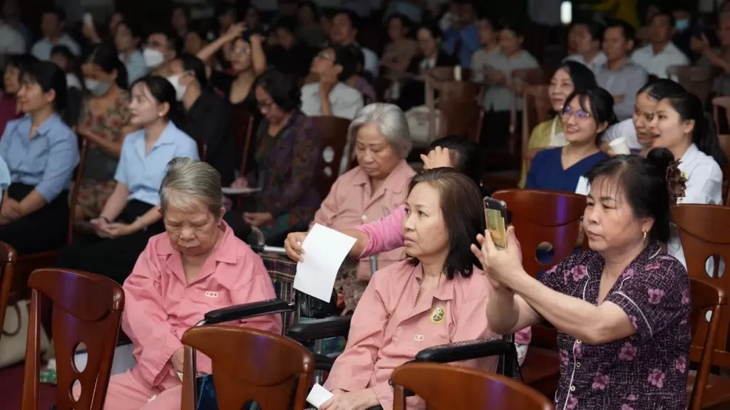 胡志明市民族医药研究院举办第二届“四季旋律”音乐关怀夜 · 报道配图